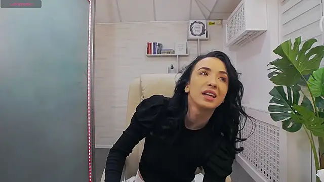 Snapshot of GlamKate chatting on March 2, 2025, 6:37 am GlamKate online show from March 2, 2025, 6:37 am