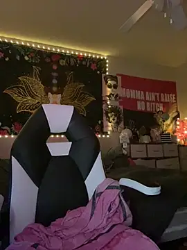 Snapshot of MzParker chatting on March 17, 2025, 2:34 pm MzParker online show from March 17, 2025, 2:34 pm