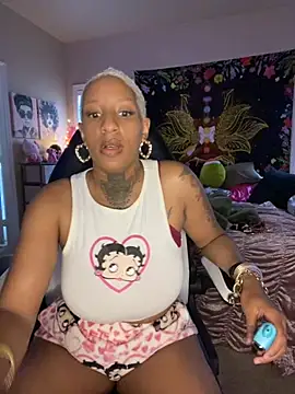 Snapshot of MzParker chatting on December 15, 2025, 3:07 pm MzParker online show from December 15, 2025, 3:07 pm