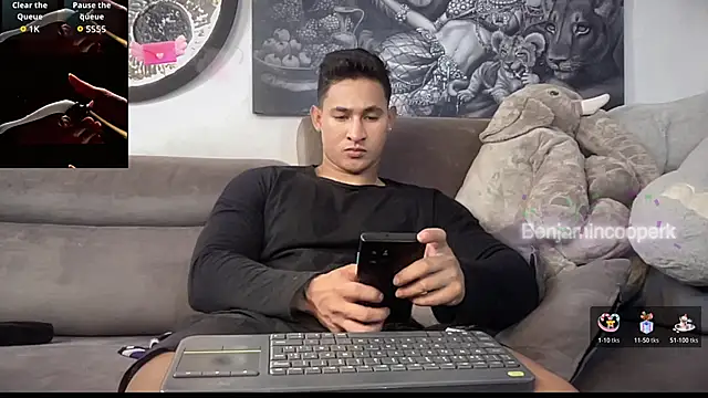 Snapshot of BenjaminCooperk chatting on November 26, 2025, 6:30 pm BenjaminCooperk online show from November 26, 2025, 6:30 pm