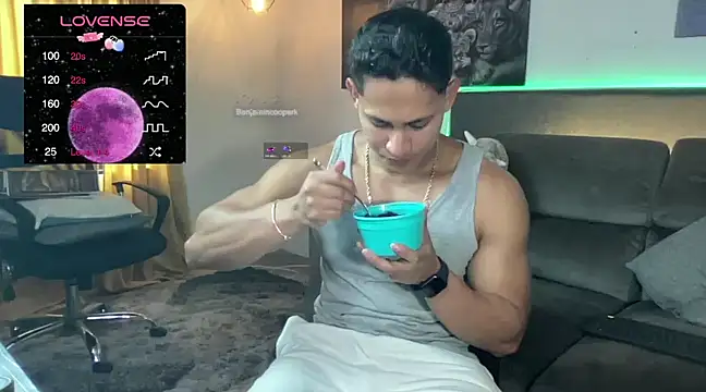 Snapshot of BenjaminCooperk chatting on March 10, 2025, 9:18 pm BenjaminCooperk online show from March 10, 2025, 9:18 pm