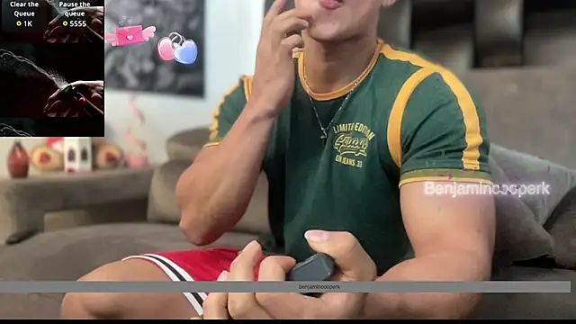 Snapshot of BenjaminCooperk chatting on November 17, 2025, 5:33 am BenjaminCooperk online show from November 17, 2025, 5:33 am