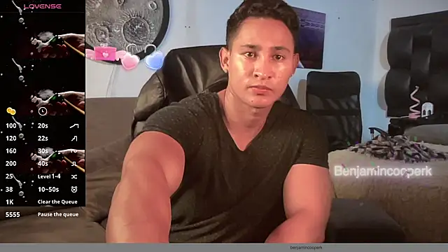 Snapshot of BenjaminCooperk chatting on October 16, 2025, 6:43 am BenjaminCooperk online show from October 16, 2025, 6:43 am