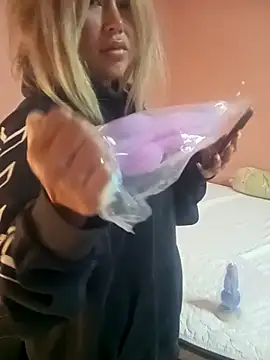 Snapshot of HorneyKitten chatting on December 1, 2025, 2:40 pm HorneyKitten online show from December 1, 2025, 2:40 pm