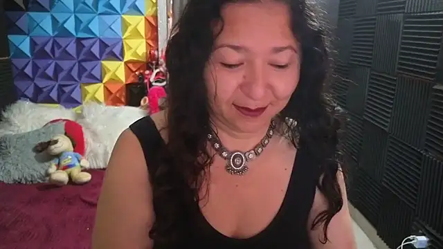 Snapshot of katifoxx chatting on November 18, 2025, 4:10 pm katifoxx online show from November 18, 2025, 4:10 pm