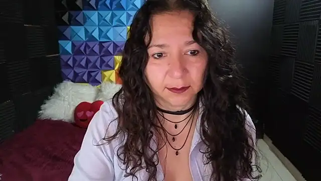 Snapshot of katifoxx chatting on November 10, 2025, 4:12 pm katifoxx online show from November 10, 2025, 4:12 pm