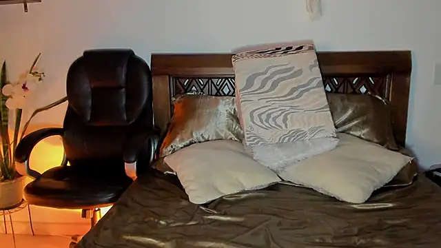 Snapshot of Ariella_tits chatting on April 16, 2026, 10:56 pm Ariella tits online show from April 16, 2026, 10:56 pm