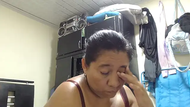 adrixxx38 online show from April 18, 2026, 7:07 pm