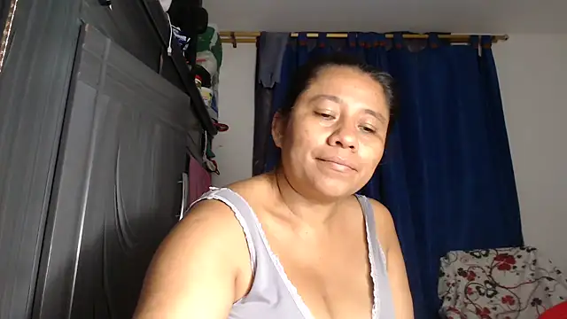 adrixxx38 online show from April 3, 2026, 7:37 am