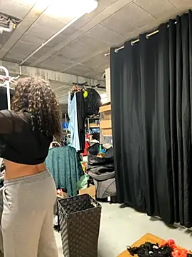 Clara-xoxo online show from November 30, 2025, 2:29 pm