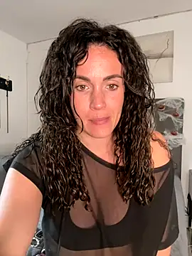 Clara-xoxo online show from October 31, 2025, 2:46 pm