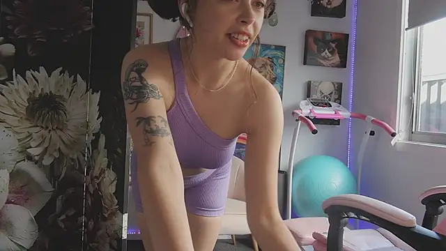 makiyahbelle online show from April 8, 2026, 2:57 am