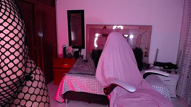 salomecastro  online show from October 31, 2025, 2:52 am