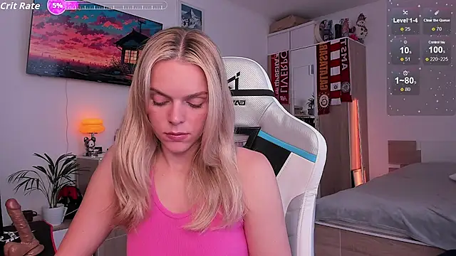 Snapshot of CharliSweet chatting on September 15, 2025, 12:16 pm CharliSweet online show from September 15, 2025, 12:16 pm