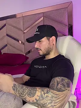 nicolasx1000 online show from March 4, 2025, 9:54 pm