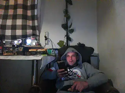 Snapshot of Sluchacze chatting on February 19, 2025, 6:11 am Sluchacze online show from February 19, 2025, 6:11 am