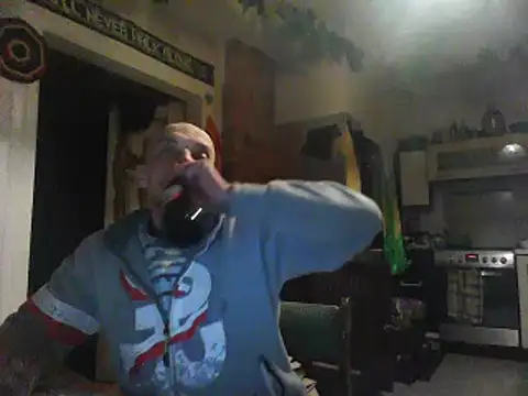 Snapshot of Sluchacze chatting on February 19, 2025, 12:03 am Sluchacze online show from February 19, 2025, 12:03 am