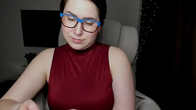 SeasonalSomeone online show from November 28, 2025, 8:42 pm