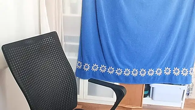 Snapshot of hotdestany chatting on December 1, 2025, 9:43 am hotdestany online show from December 1, 2025, 9:43 am