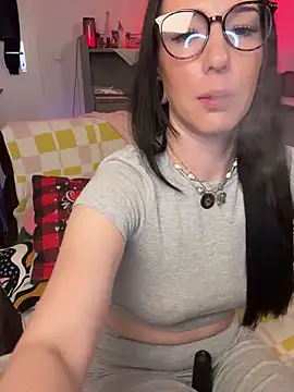 Trixie-Tainted online show from December 13, 2025, 9:43 pm