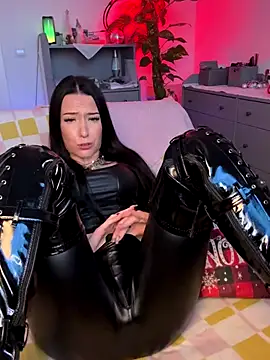 Trixie-Tainted online show from December 18, 2025, 2:43 pm