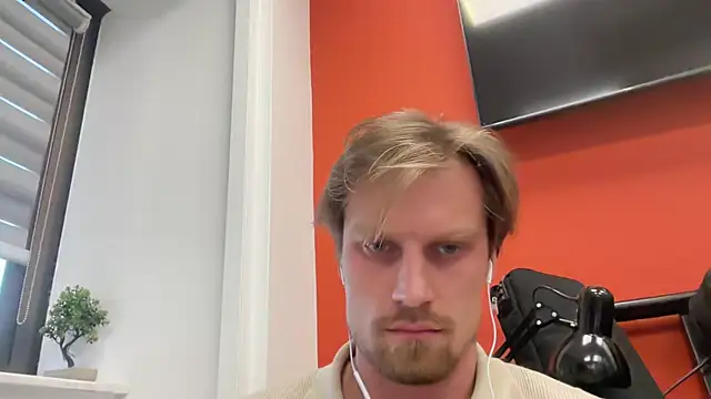 fmodel online show from March 11, 2026, 3:06 pm