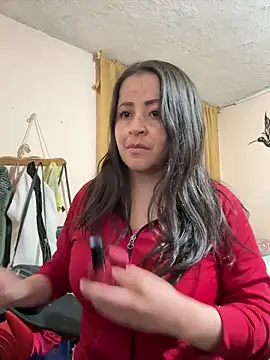 Snapshot of latinfemale chatting on November 30, 2025, 12:11 am latinfemale online show from November 30, 2025, 12:11 am