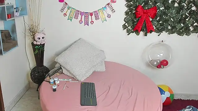 DestinyHills online show from April 18, 2026, 12:24 am