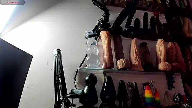 Snapshot of christymilkk chatting on February 5, 2026, 1:01 am christymilkk online show from February 5, 2026, 1:01 am