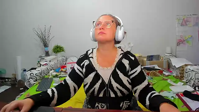 Snapshot of IamYourNarcotic chatting on November 12, 2025, 2:43 pm IamYourNarcotic online show from November 12, 2025, 2:43 pm