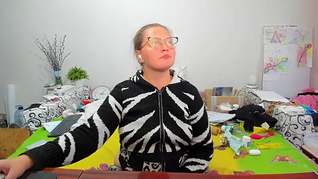 Snapshot of IamYourNarcotic chatting on November 10, 2025, 12:54 pm IamYourNarcotic online show from November 10, 2025, 12:54 pm