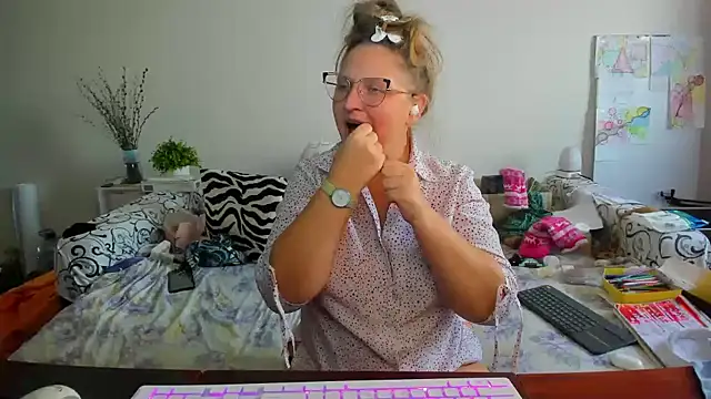 Snapshot of IamYourNarcotic chatting on November 21, 2025, 12:37 pm IamYourNarcotic online show from November 21, 2025, 12:37 pm