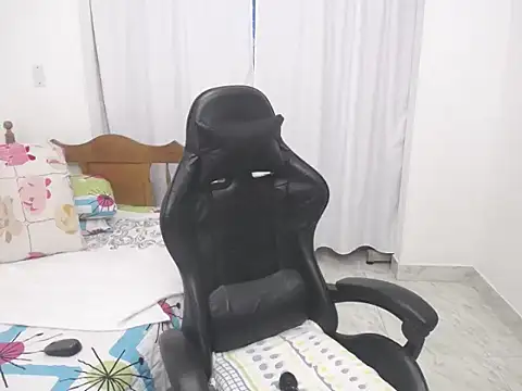 Snapshot of yeslluisa chatting on November 18, 2025, 7:28 pm yeslluisa online show from November 18, 2025, 7:28 pm