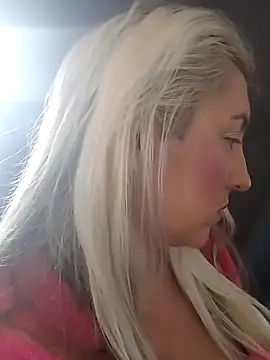 Snapshot of Mllesha74000 chatting on October 5, 2025, 11:23 am Mllesha74000 online show from October 5, 2025, 11:23 am