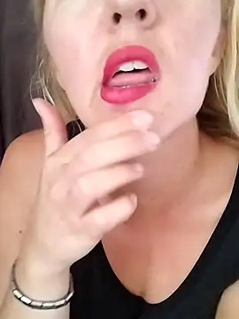 Snapshot of Mllesha74000 chatting on September 22, 2025, 2:23 pm Mllesha74000 online show from September 22, 2025, 2:23 pm