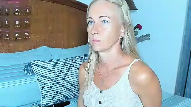 Snapshot of Christine_35 chatting on February 19, 2026, 12:02 pm Christine 35 online show from February 19, 2026, 12:02 pm