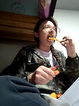 linda-schmidt online show from November 12, 2025, 1:54 am