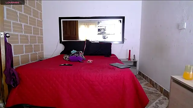 Snapshot of Julieta_Rodriguez chatting on November 15, 2025, 6:45 pm Julieta Rodriguez online show from November 15, 2025, 6:45 pm