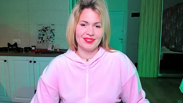 HotTiffani online show from March 4, 2026, 11:51 am