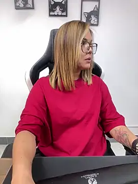 KellyBrooklyn  online show from December 3, 2024, 3:28 pm