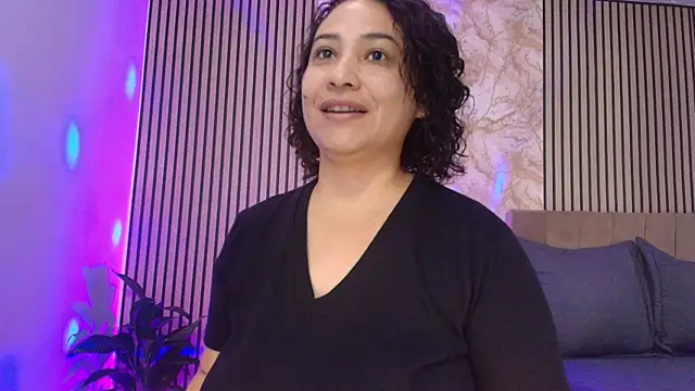 JuliRamirez online show from January 10, 2026, 12:22 pm