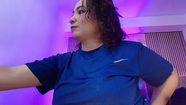 JuliRamirez online show from April 15, 2026, 5:50 pm