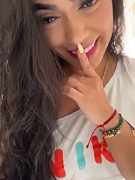 Snapshot of emma_andrew1 chatting on September 24, 2025, 4:13 pm emma andrew1 online show from September 24, 2025, 4:13 pm