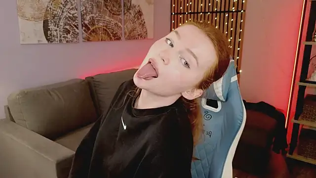 Snapshot of GingerArin chatting on October 24, 2025, 10:14 am GingerArin online show from October 24, 2025, 10:14 am