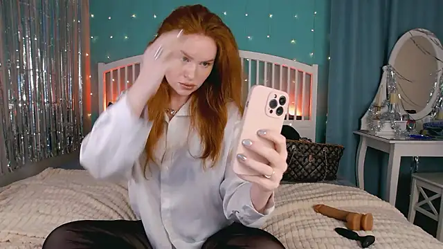 Snapshot of GingerArin chatting on January 10, 2026, 10:54 am GingerArin online show from January 10, 2026, 10:54 am