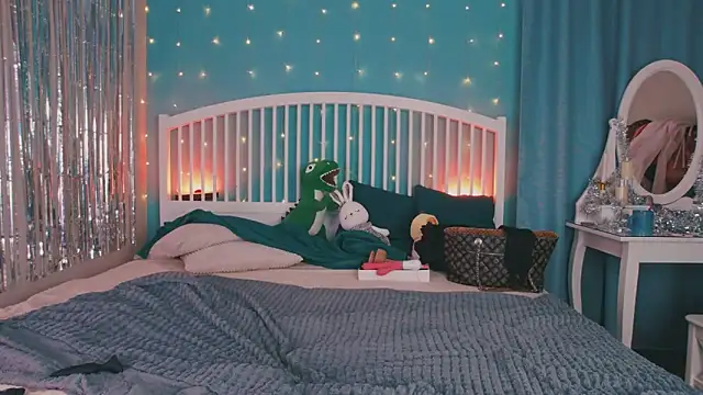 Snapshot of GingerArin chatting on December 22, 2025, 1:55 pm GingerArin online show from December 22, 2025, 1:55 pm