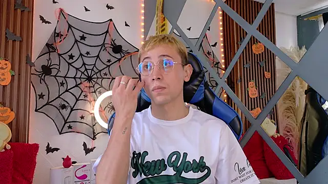 Snapshot of Chris_Bennett chatting on November 1, 2025, 1:38 pm Chris Bennett online show from November 1, 2025, 1:38 pm