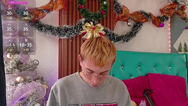 Snapshot of Chris_Bennett chatting on November 20, 2025, 12:50 pm Chris Bennett online show from November 20, 2025, 12:50 pm