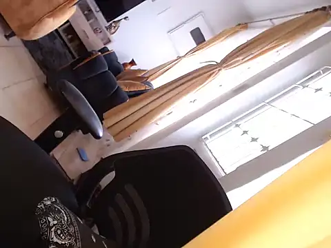 herreraisa official online show from November 1, 2025, 4:45 pm