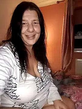 Snapshot of Leanne43 chatting on February 16, 2026, 3:27 am Leanne43 online show from February 16, 2026, 3:27 am